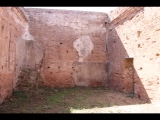 01471 ostia - regio ii - insula vi - casa dell'ercole bambino (ii,vi,3-4) - via della fontana - 2. raum von norden an der ostseite der casa - bli ri westen - 09-2022.jpg